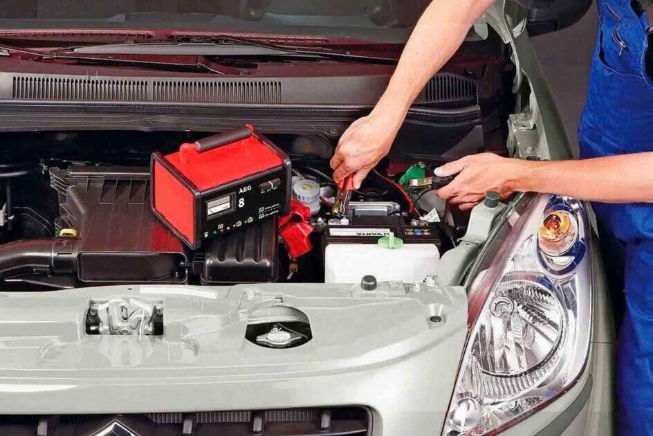 Kích Bình Ô Tô Giang Thành – Xử Lý Xe Không Nổ Máy Do Hết Bình